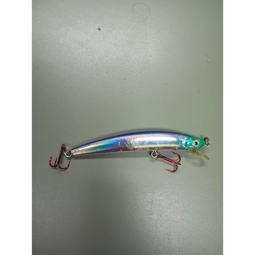Holographic Silver Green Minnow Jerkbait Fishing Lure Red Treble Hooks 3.5in